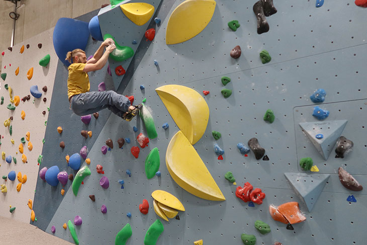 Boulderwände für jeden Schwierigkeitsgrad im  Heavens Gate - Klettern und Bouldern im ehemaligen Kartoffelmehlsilo  (©Foto: Martin Schmitz)